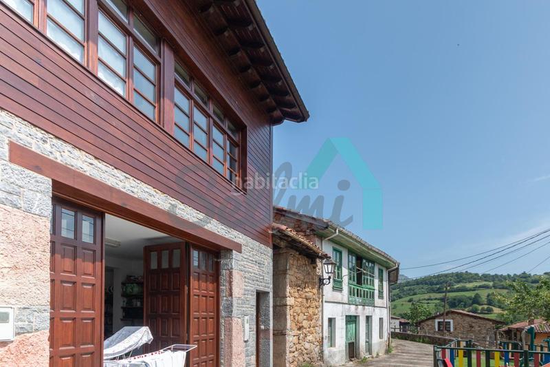 Foto be441bfb-a55a-44c8-9ce9-6a583a4a8061. Zweistöckige wohnung mit heizung in Sobrescobio