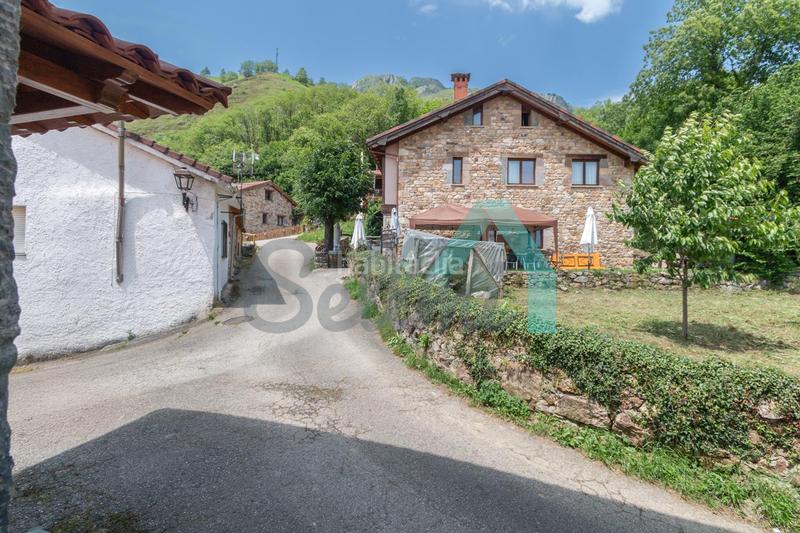 Foto fffe1997-de97-49f6-badc-8603a671924a. Zweistöckige wohnung mit heizung in Sobrescobio