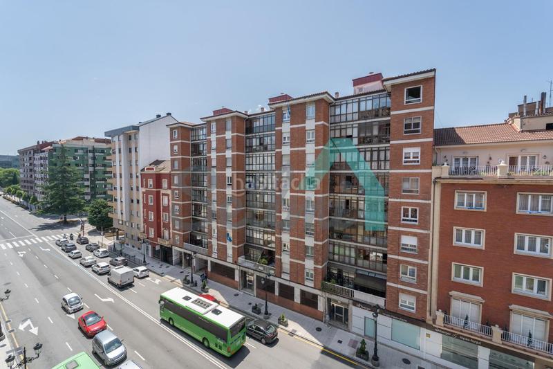 Foto f884273b-2ee9-430a-9f9f-fa84a3530b95. Miete etagenwohnung mit heizung parking in Plaza de América Oviedo