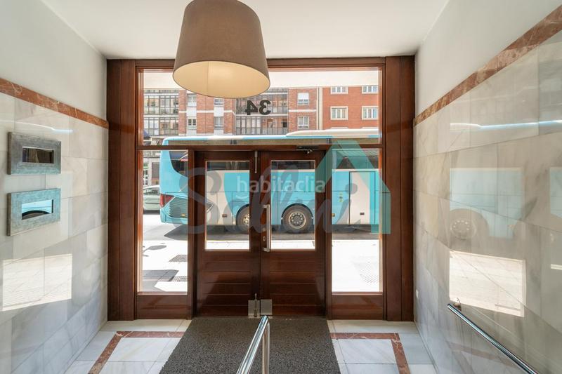Foto 2aedf690-1e2a-451d-95cd-4266f1d6a7bc. Rent flat with heating parking in Plaza de América Oviedo