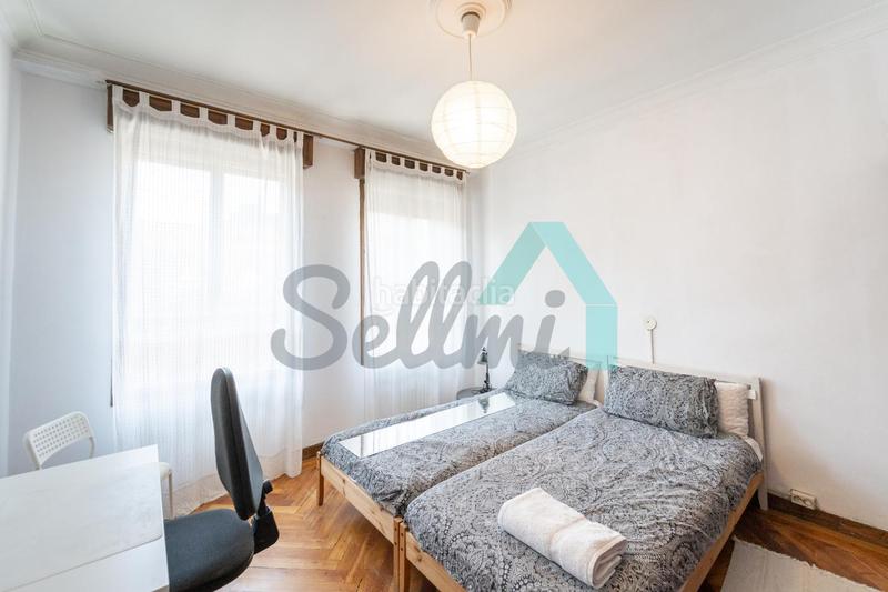 Foto 9b039016-b9f2-49b5-9746-a7bd464bef9c. Rent flat with heating parking in Plaza de América Oviedo