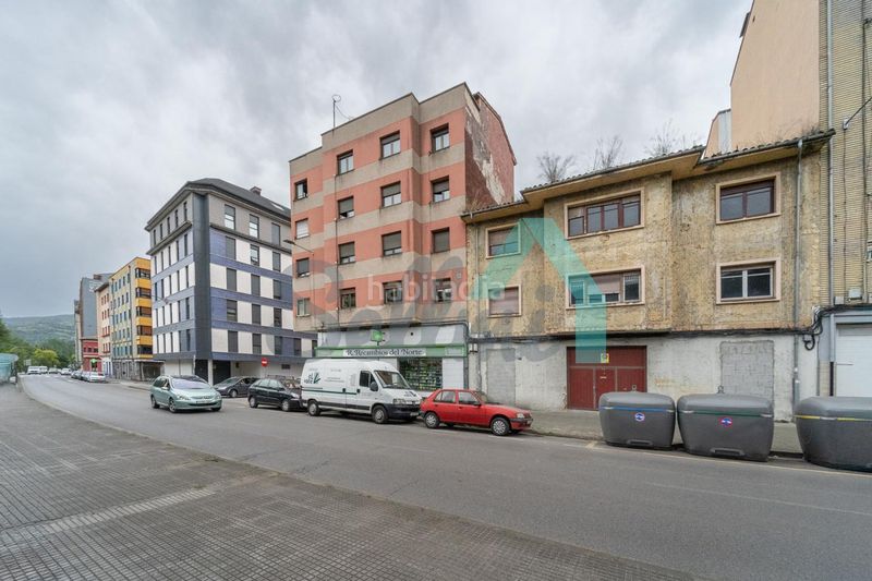 Foto 0d612bba-de4d-4b00-a309-b0e7d00b9aa7. Edificio en Sama Langreo