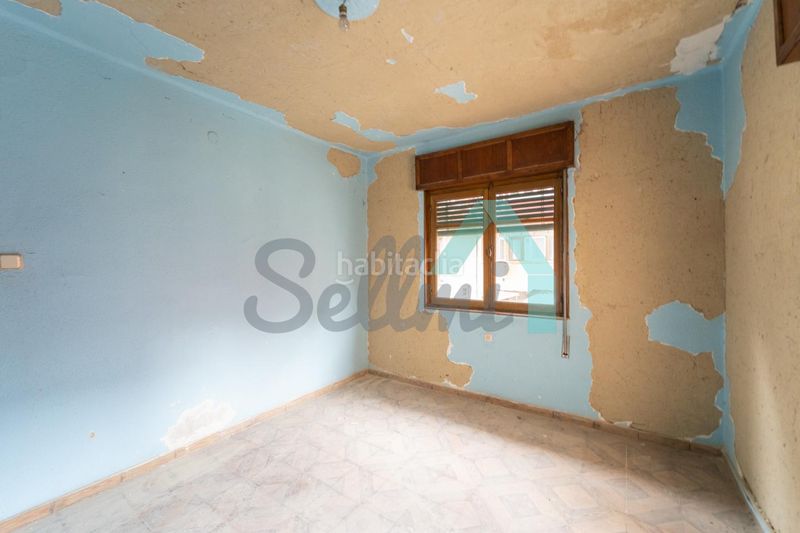 Foto 3f93e215-16e8-44f3-90cb-13d0cef15554. Edificio en Sama Langreo