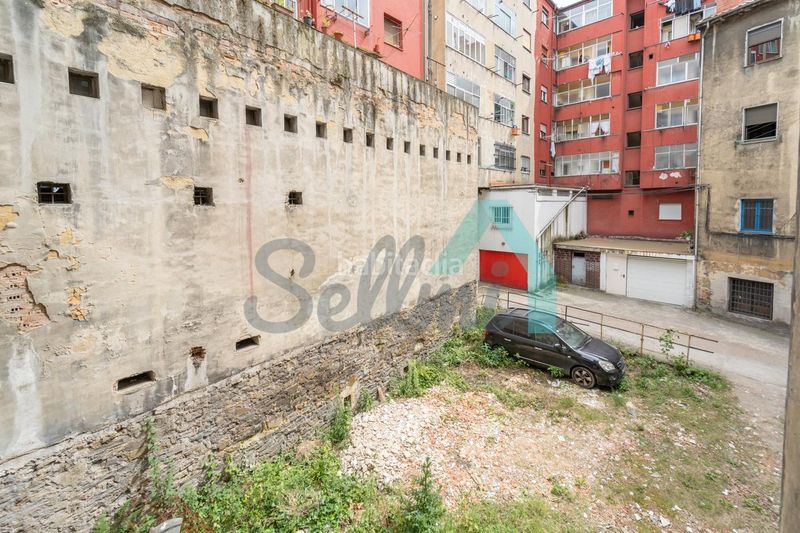 Foto 4975fae2-801a-49e8-a66a-7b0a783d2d51. Edificio en Sama Langreo