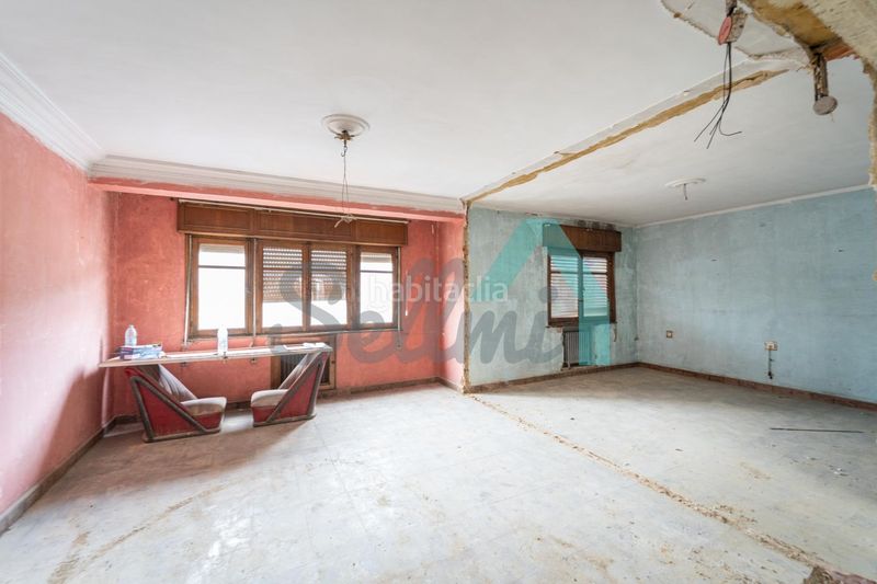 Foto 4fc7efb8-0d51-4c60-b2d5-a169f9e3c283. Edificio en Sama Langreo