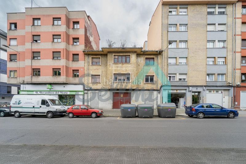 Foto b1ab7cdb-04fd-45f7-b9aa-8de49b3227b4. Edificio en Sama Langreo