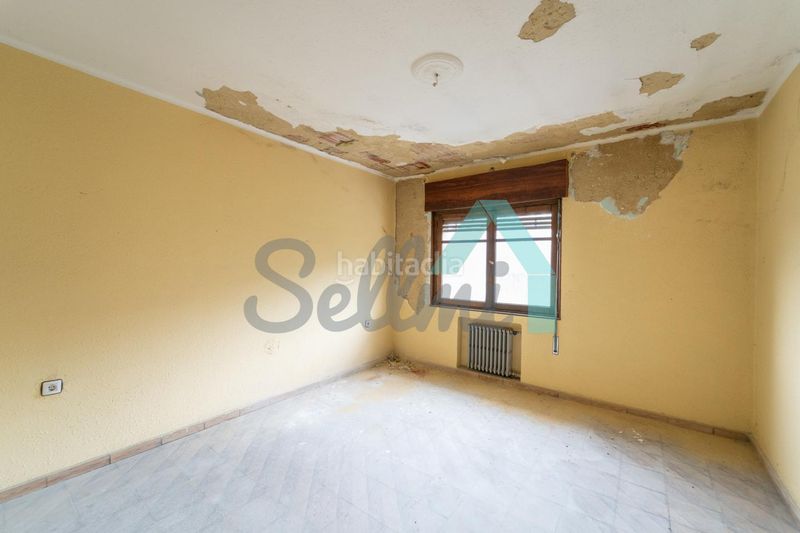Foto c9cb87ed-4d2d-486e-8368-88d4192991b3. Edificio en Sama Langreo