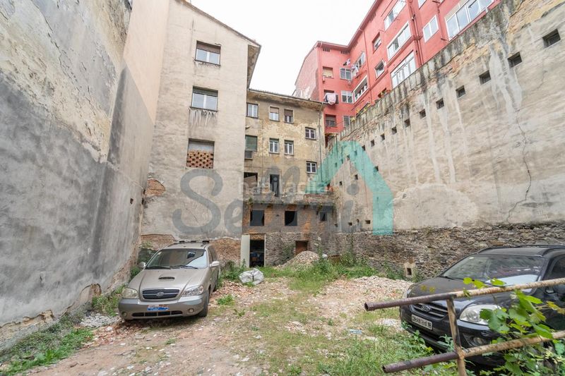 Foto f0c2024a-9753-4650-a7bc-33fd3e133f51. Edificio en Sama Langreo