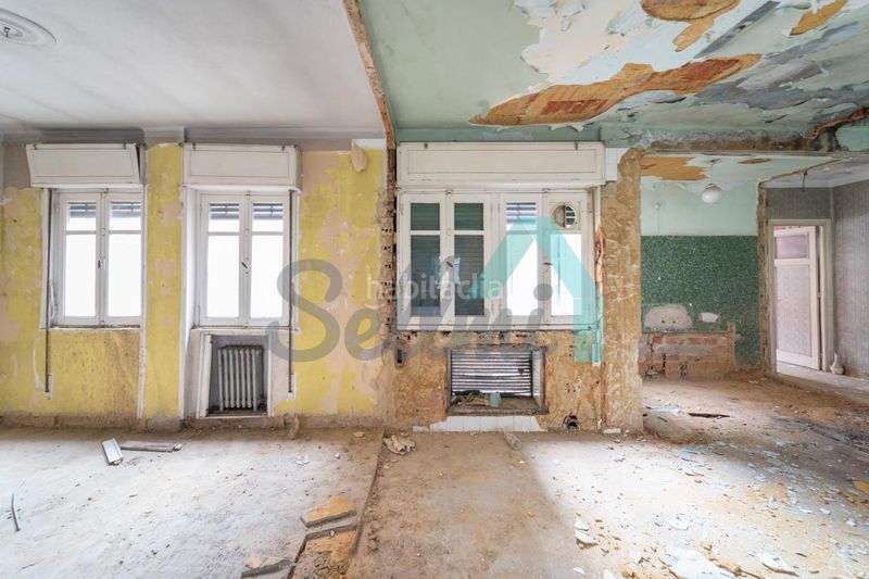 Foto f6976d91-3fc8-447d-9fa6-aa9fdb2d0ccb. Edificio en Sama Langreo