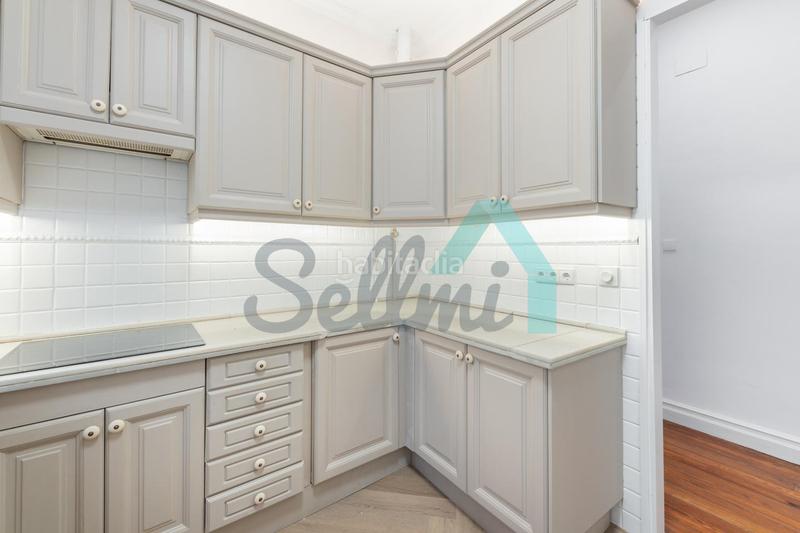 Foto d24387fd-8298-4e80-924d-f9c1114e0895. Rent flat with heating in Centro Gijón