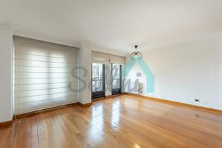 Miete Zweistöckige Wohnung  Pelayo