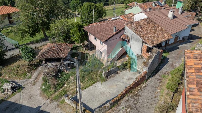 Foto 04addd4f-1e28-4066-97b7-9981a94907a7. Haus mit heizung in Parres