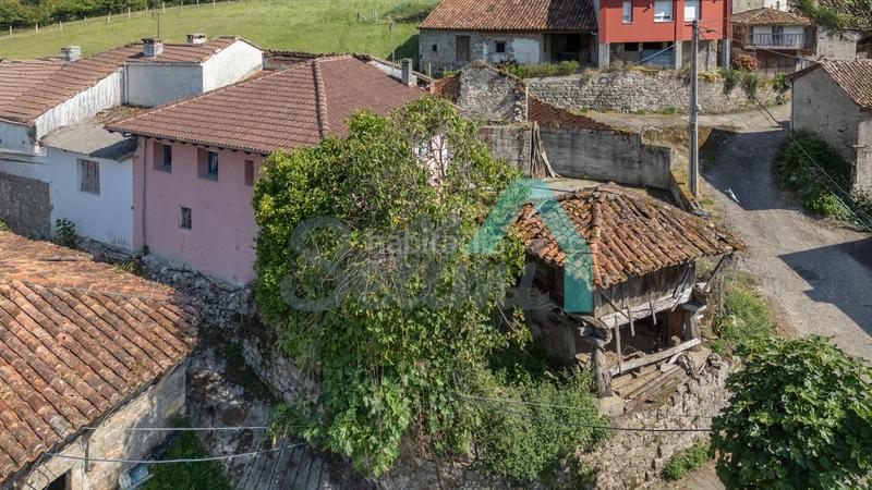 Foto 0bb83285-56d3-4428-84be-d6120f9d8408. Haus mit heizung in Parres