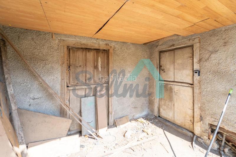 Foto 0fe0ed37-86de-4c67-9d9f-a55337acd4d1. Haus mit heizung in Parres