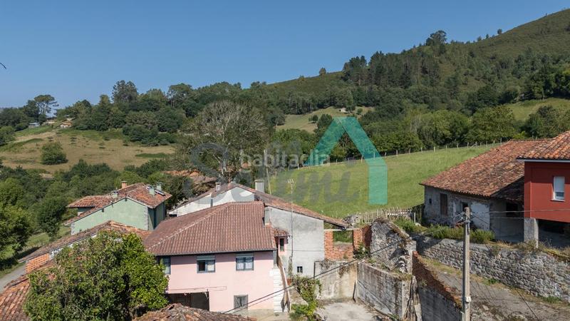 Foto 2dd58e8f-4b8d-4bc9-8a57-9cee846d39aa. Haus mit heizung in Parres