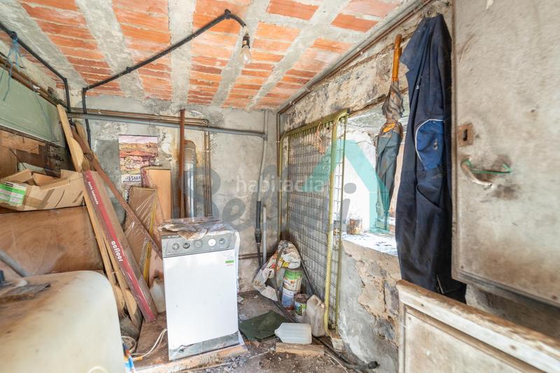 Foto 3793183a-15a8-455f-8073-1f96895f576f. Haus mit heizung in Parres