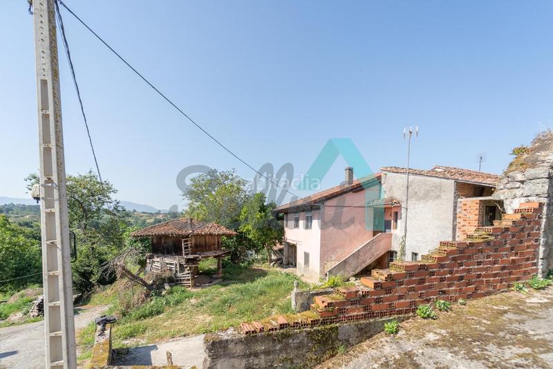 Foto 3c62d2d8-290f-42e1-aebd-0f2e65bd7a4e. Haus mit heizung in Parres