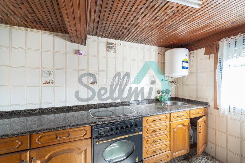 Foto 4a4d20ab-062c-4d75-ab9e-ba9a03bf5f7f. Haus mit heizung in Parres