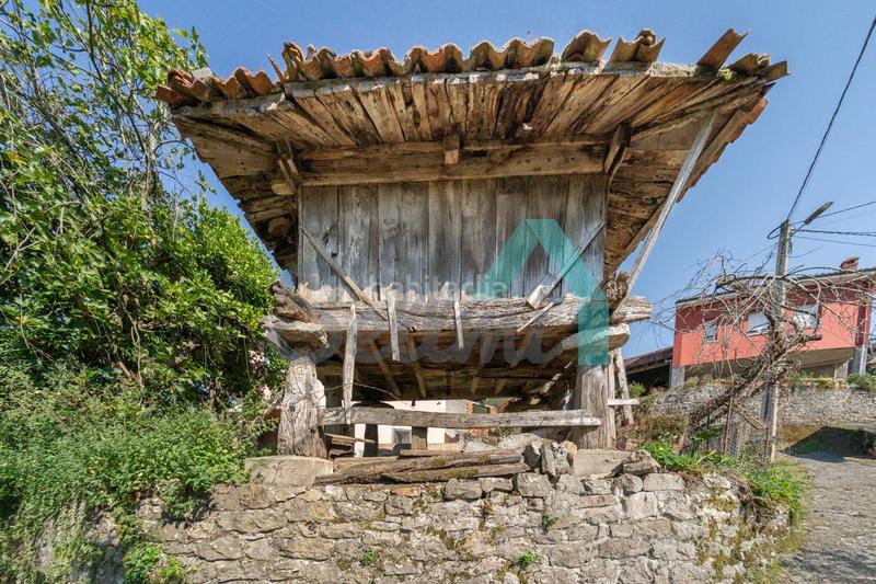 Foto 508a034d-606c-484b-bdfa-2e4f6f4d952b. Haus mit heizung in Parres