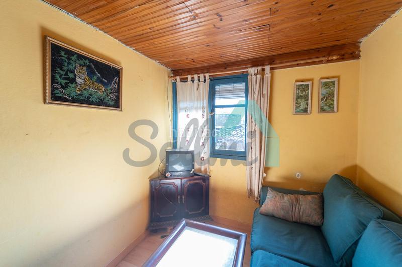 Foto 5530ba3c-3212-4d13-a232-c862a619dc1a. Haus mit heizung in Parres