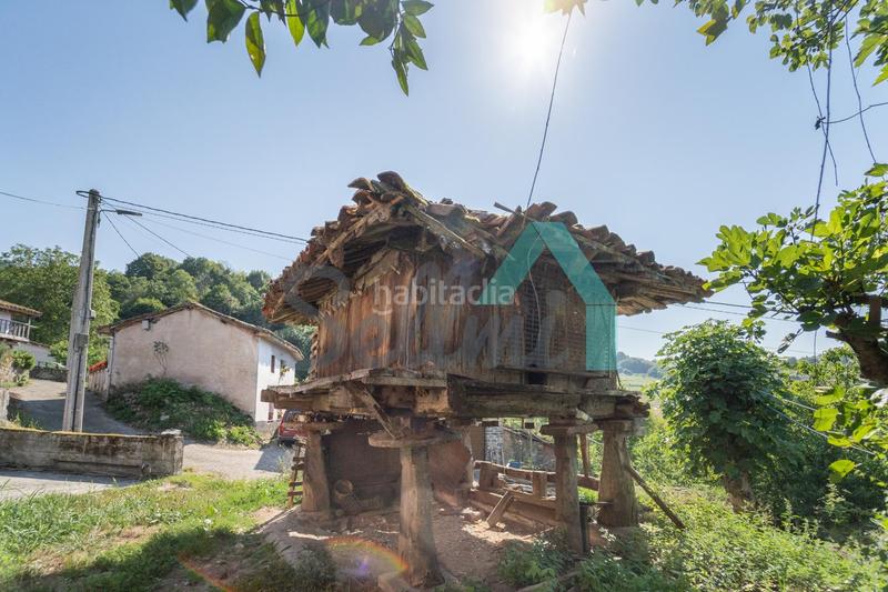 Foto 69ee4696-85f1-443f-8dbb-f2531dc639b1. Haus mit heizung in Parres