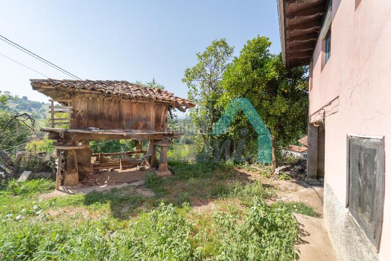 Foto 7333240d-b192-48dd-b761-da6c250ed047. Haus mit heizung in Parres