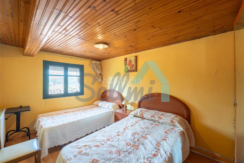 Foto 7bee3445-a631-4b72-815a-f9f2c3e13035. Haus mit heizung in Parres