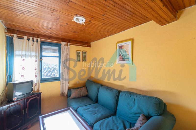 Foto 7c6554ce-a0e9-4b71-8558-fe32a99390ee. Haus mit heizung in Parres