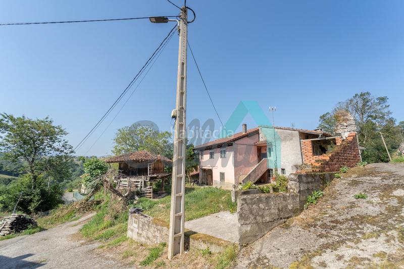 Foto 9fdecb2f-dfbc-4a3a-9f7f-4c4fb73ab3cc. Haus mit heizung in Parres