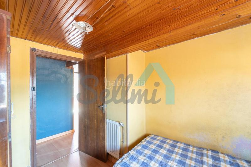 Foto a393252f-dcd9-4234-8a3e-9b024101be34. Haus mit heizung in Parres