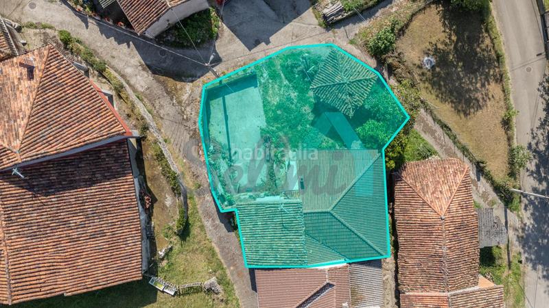 Foto b96f2dbf-02e8-4f8d-8ee0-bae5fdffb57f. Haus mit heizung in Parres