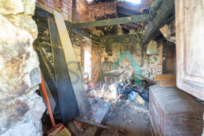 Foto c6482b0c-a817-4507-bb29-5804e15e55fb. Haus mit heizung in Parres