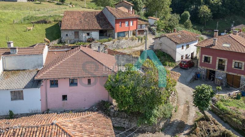 Foto d25e23ea-d1ba-48f6-acd1-87ea7c6843cd. Haus mit heizung in Parres