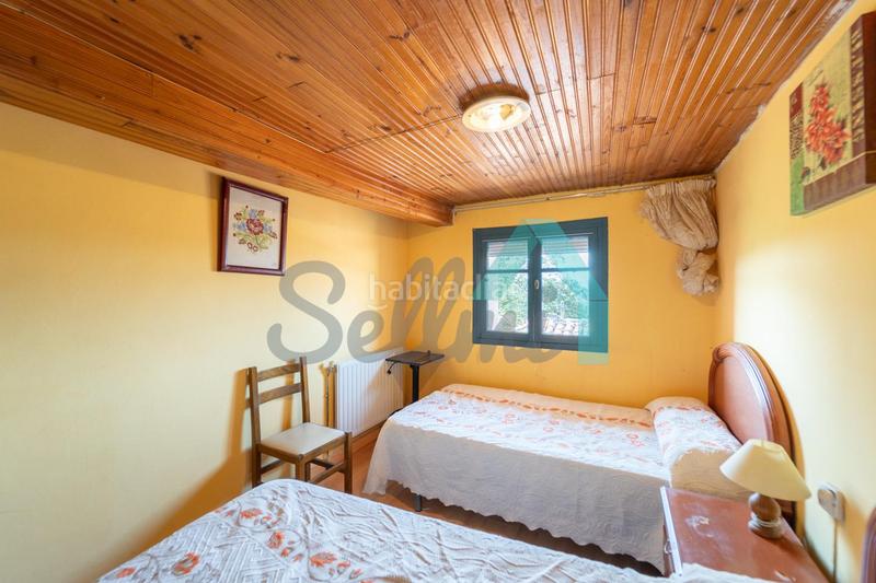 Foto e41514f5-cd2d-4f6d-8469-d76262e2535f. Haus mit heizung in Parres