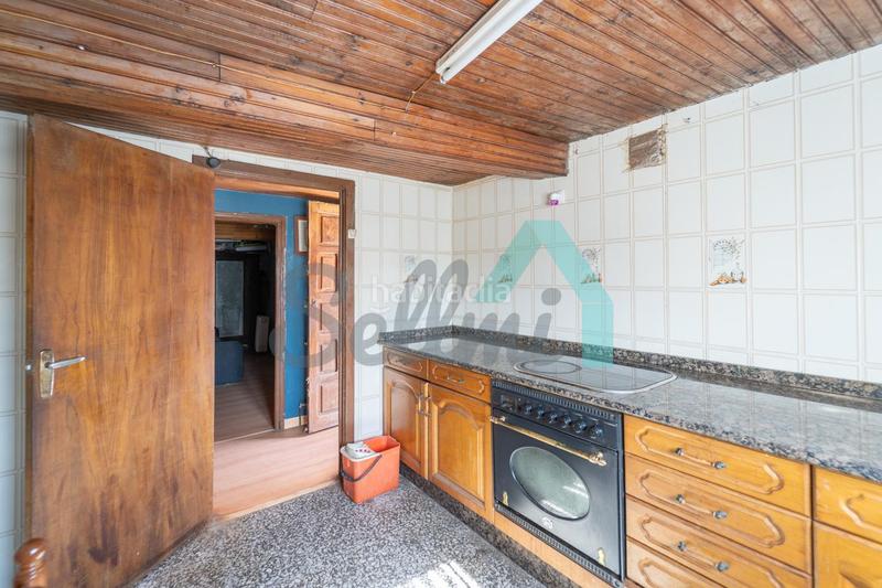 Foto e4b50282-111a-4e2f-a0fe-b713346635ab. Haus mit heizung in Parres