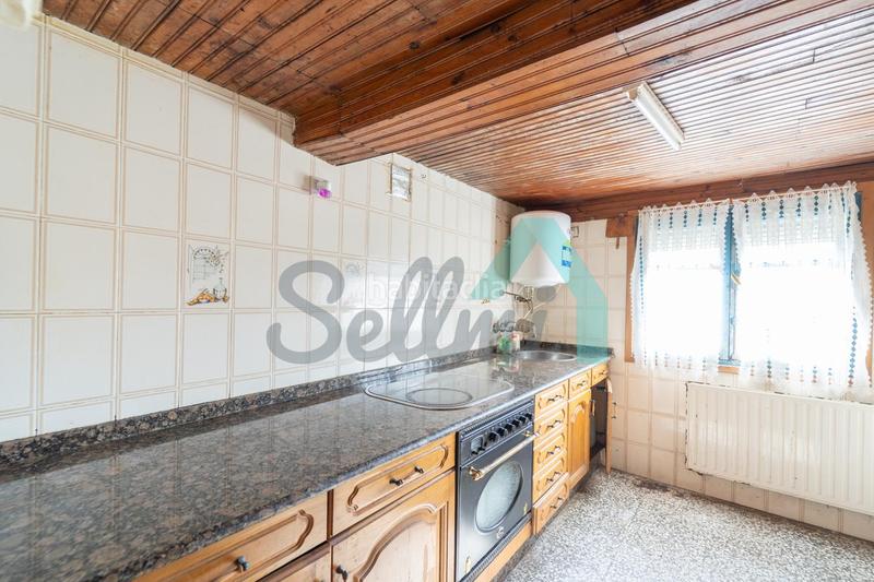 Foto e6d46534-d22e-4509-a6af-9aa5da37841f. Haus mit heizung in Parres