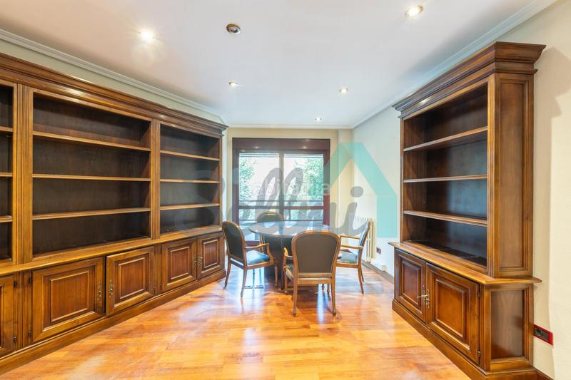 Foto d3901667-e0bb-42e1-b769-40f9394ca61a. Location bureau avec chauffage dans Plaza de América Oviedo