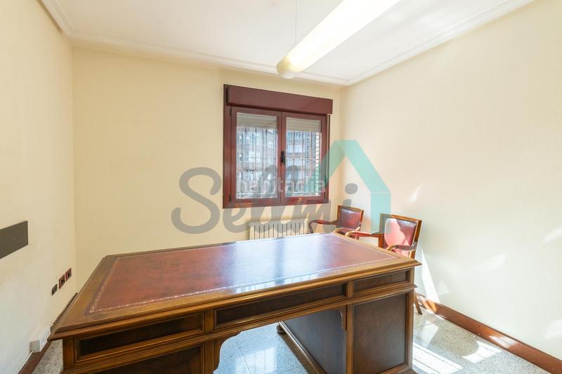 Foto 09c8f224-ad97-44a7-bd1d-eb37ed625ef2. Rent office space with heating in Plaza de América Oviedo