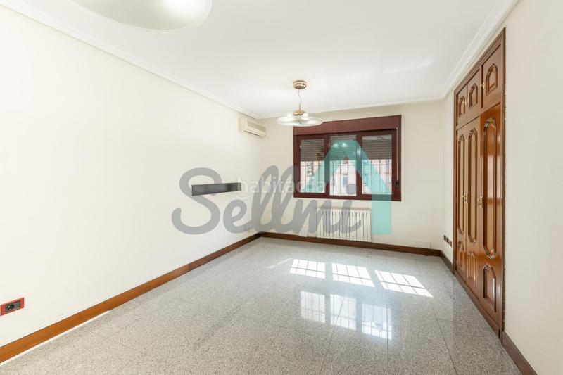 Foto 2f692534-c1c3-4027-a841-681ccf5b4304. Rent office space with heating in Plaza de América Oviedo