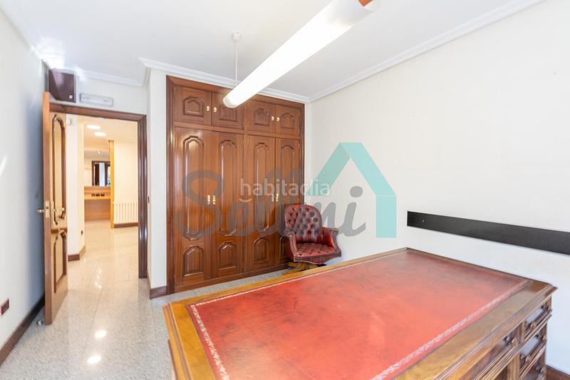 Foto 487b46dd-2cdd-415e-857d-6b2574d15bf4. Rent office space with heating in Plaza de América Oviedo