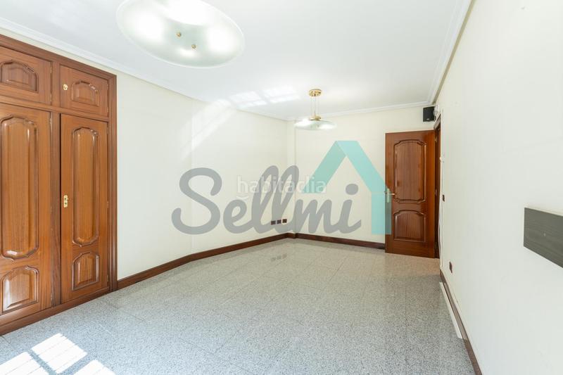Foto 4fffad83-57e1-4b59-ae38-f5a031d64433. Rent office space with heating in Plaza de América Oviedo