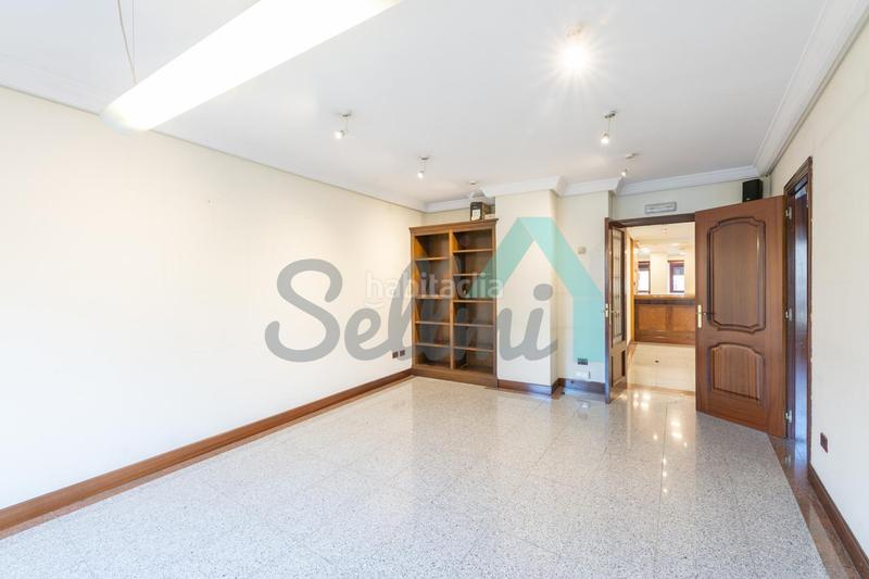 Foto 55e64887-a7fa-4553-8736-11a3e2b492a1. Rent office space with heating in Plaza de América Oviedo