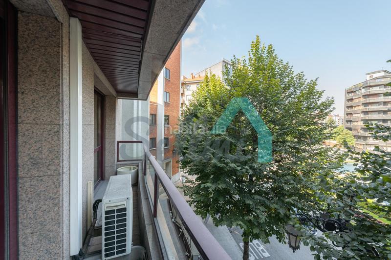 Foto 5aa8c2ea-64c1-4f9b-a3b8-292b3798cd93. Rent office space with heating in Plaza de América Oviedo