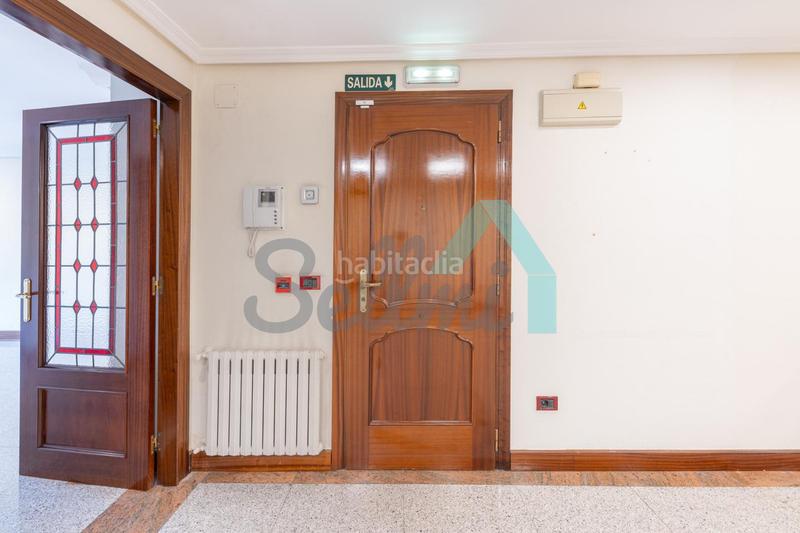 Foto 5b23fa19-b6dc-46a7-80ee-f70fdb6f8505. Rent office space with heating in Plaza de América Oviedo