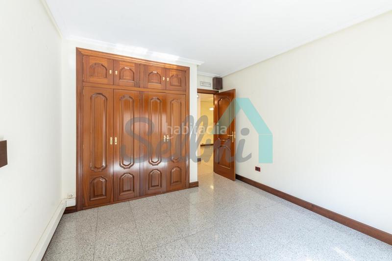 Foto 87bd8abc-abe6-4756-ac6c-339a21a94052. Rent office space with heating in Plaza de América Oviedo
