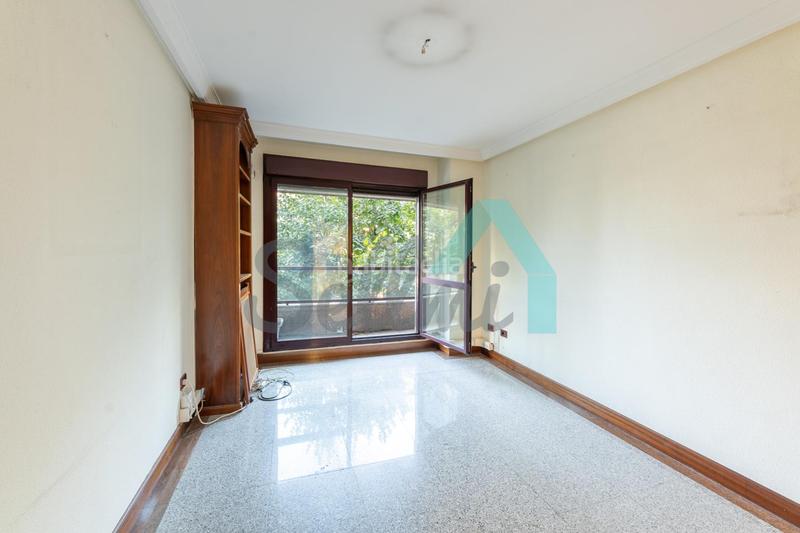 Foto 89b7d770-abb1-4c8e-93b6-12fd6a2cb878. Rent office space with heating in Plaza de América Oviedo