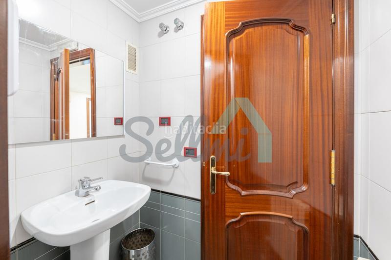 Foto 9a2c167f-208e-49fd-85d0-4065e6573a10. Rent office space with heating in Plaza de América Oviedo