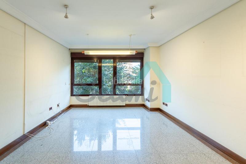 Foto 9a96551b-d71b-4db7-b96b-d68d9bde3025. Rent office space with heating in Plaza de América Oviedo