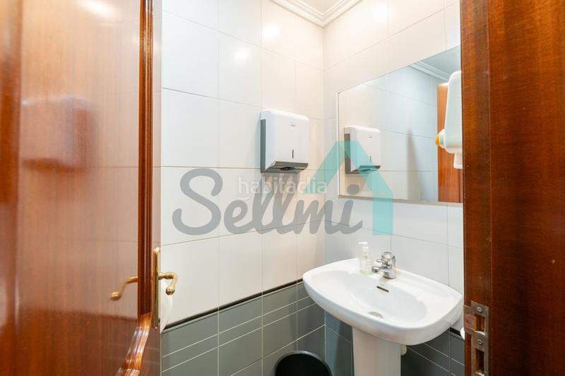 Foto b0ac8374-7976-4fe3-ab06-47e888e00830. Rent office space with heating in Plaza de América Oviedo