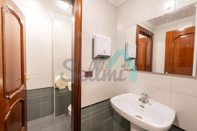 Foto c3893cdf-692d-4b8d-8241-b2c59bdc068c. Rent office space with heating in Plaza de América Oviedo